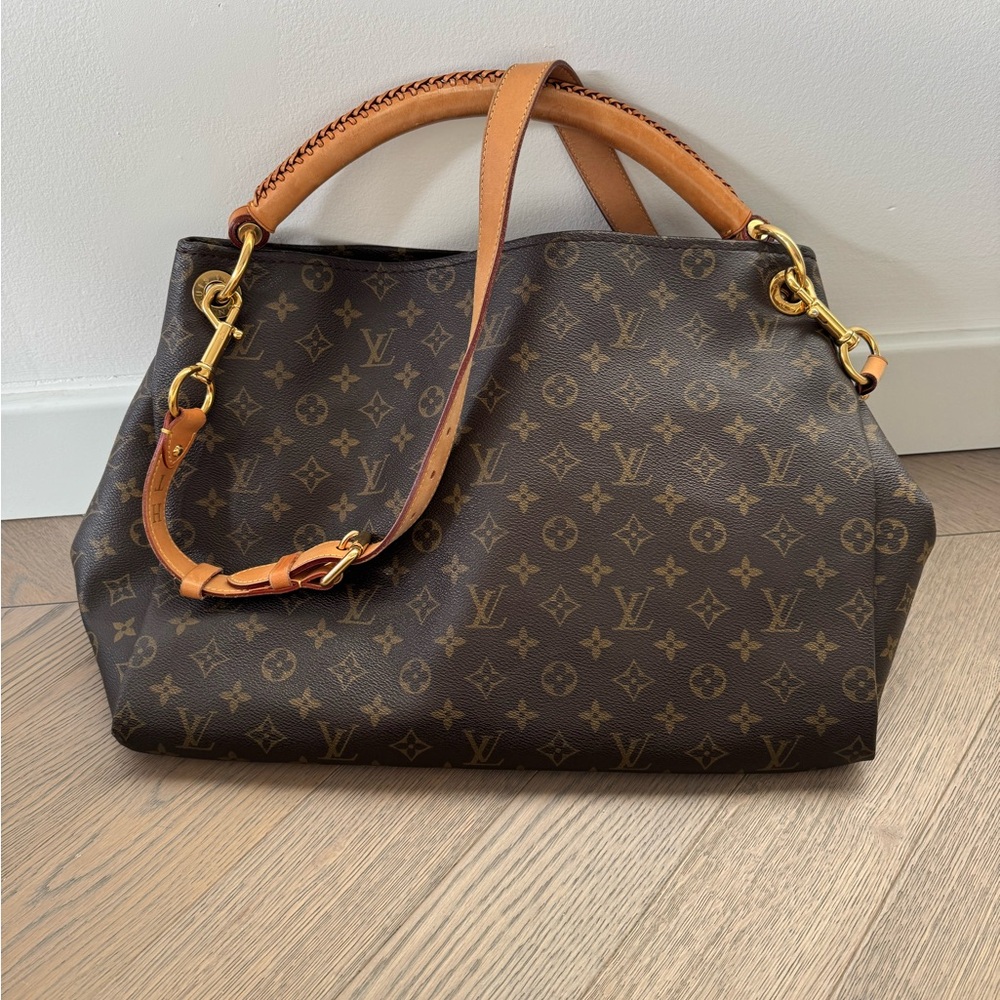 Louis Vuitton Artsy Monogram Tote